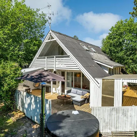 Holiday home 3 Bedroom Beautiful In Ebeltoft